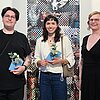 Silke Anna Linnemann (rechts) verleiht die Förderpreise an Anjali Janssens und Simon Ringelhan | Foto: Kunstmuseum Ahlen